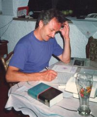 Karl Heinz beim Schreiben in fr&uuml;heren Jahren